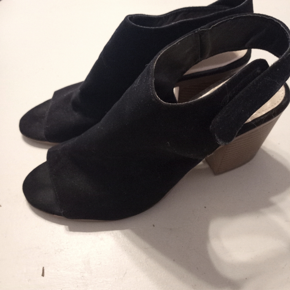 Black open toe chunky heel sandals